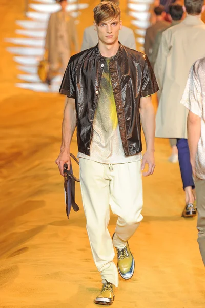 Look 7
